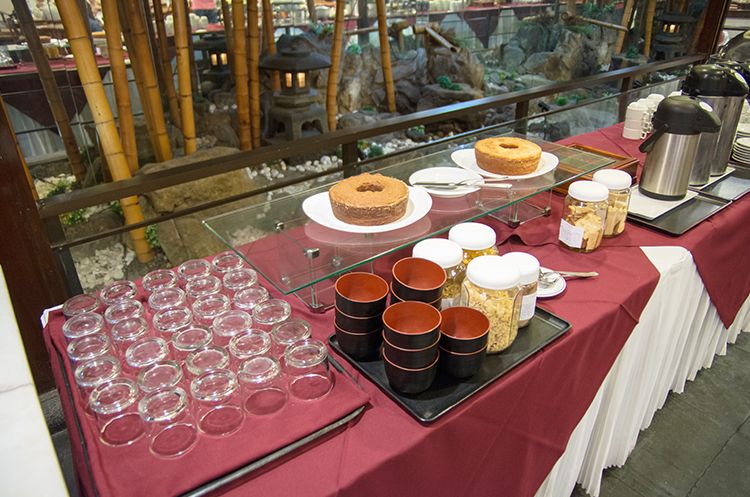 Café da manhã com opções orientais