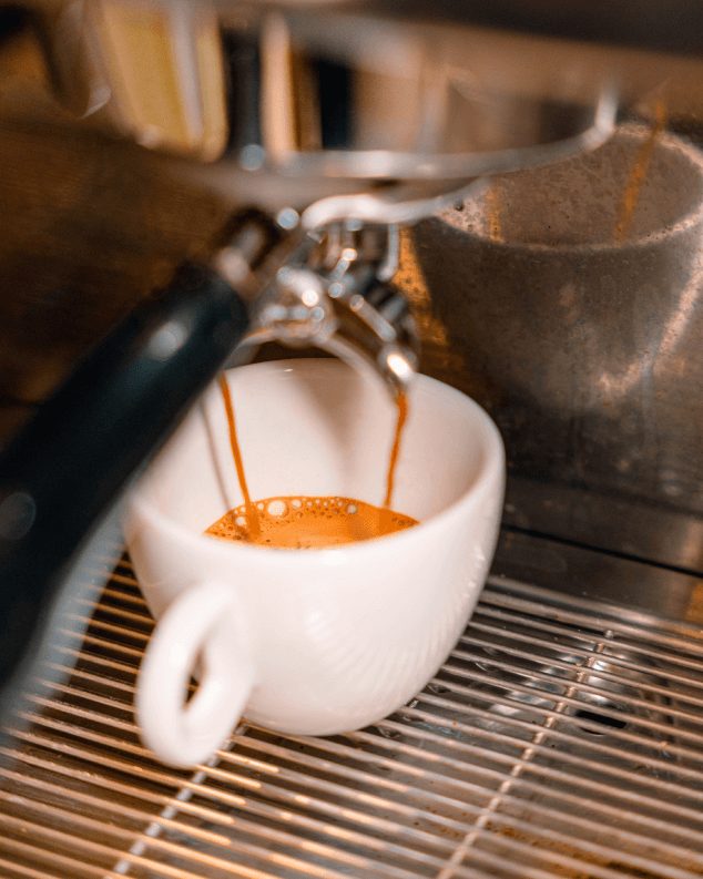 Espresso sendo extraído