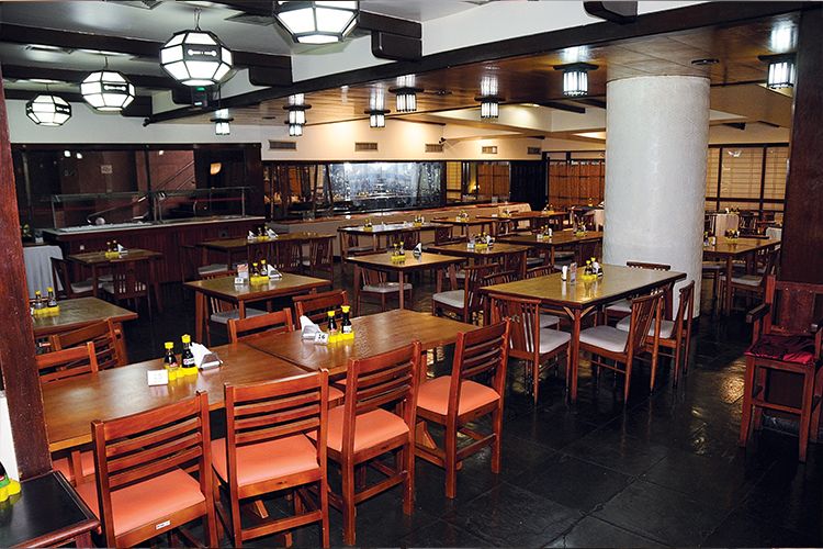 Salão do Nikkey Restaurante com decoração oriental
